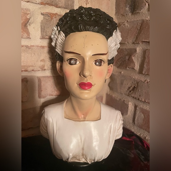 LED Frankenstein Bride/Wife Bust Halloween Figure - Picture 3 of 10